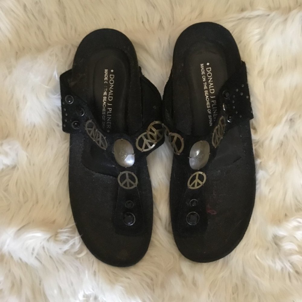 Donald Pliner leather peace sign sandals size 11 New